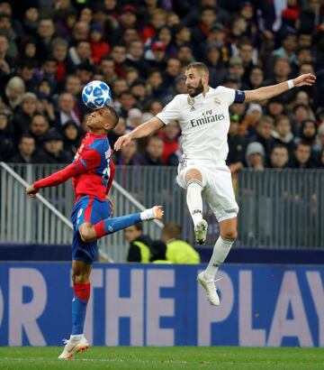 Karim Benzema y Rodrigo Becao.