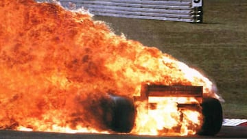 12/05/10 AUTOMOVILISMO FORMULA UNO FOTO HISTORICA CHOQUE DE ACCIDENTE NIKI LAUDA EN LLAMAS FUEGO ARDIENDO EN EL CIRCUITO DE NURBURGRING 1976 
 PUBLICADA 13/05/10 NA MA35 1COL