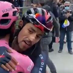 El abrazo entre Egan y Dani, los "hermanos" del Giro de Italia