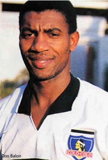 El defensa brasileño venía de grandes campañas en Cruzeiro y de un paso por el Benfica en Portugal. Las lesiones le impidieron rendir en Colo Colo en 1997, donde sólo jugó dos partidos.