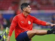 Alan Pulido of Guadalajara during the 15th round match between Guadalajara and Atlas as part of the Liga BBVA MX, Torneo Apertura 2025 at Jalisco, on October 25, 2025 in Guadalajara, Jalisco, Mexico.
