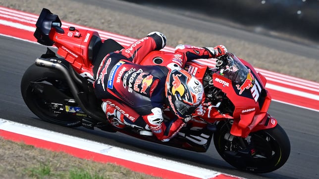 Primera pole de Acosta, caída de Martín y chasco de Márquez