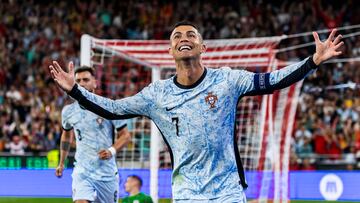 El astro portugués alcanzó las 900 anotaciones en el fútbol profesional y este domingo su selección de enfrenta a Escocia.