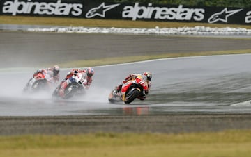 Duelo bajo la lluvia de Motegi entre Dovizioso y Márquez