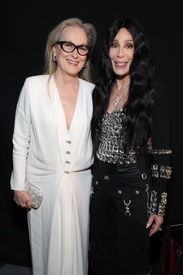 Meryl Streep y Cher durante los premios iHeartRadio Music Awards 2024 celebrados en el Dolby Theatre de Los Ángeles.