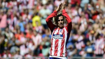 Griezmann se retira del terreno de juego.