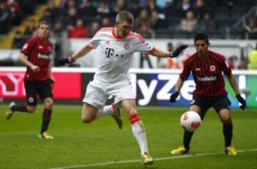 Bastian Schweinsteiger marc&oacute; este gol de tac&oacute;n que le dio la victoria al Bayern en Frankurt. 