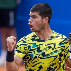 Alcaraz defends the Barcelona Open title after beating Tsitsipas