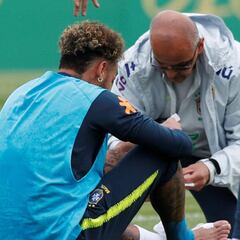 Susto en Brasil: Neymar se resintió del tobillo lesionado