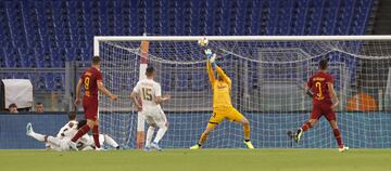 Thibaut Courtois saves