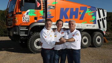 Dom&egrave;nech, Juvanety y Criado con el cami&oacute;n del KH-7 Epsilon Team.