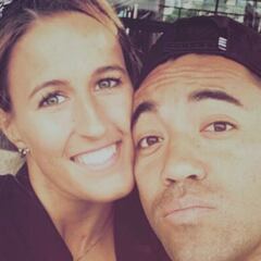 Andrea Sánchez le manda palabras de aliento a Marco Fabián por su lesión