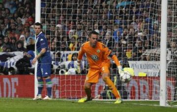 Sergio Ramos pudo hacer el 3-0, pero el balón se estrelló en el poste y Benaglio, con muchos apuros, consiguió sacar la pelota.