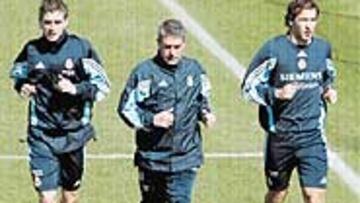 <b>EL PRIMER PASO.</b> Raúl comenzó ayer a correr tras su esguince de tobillo.