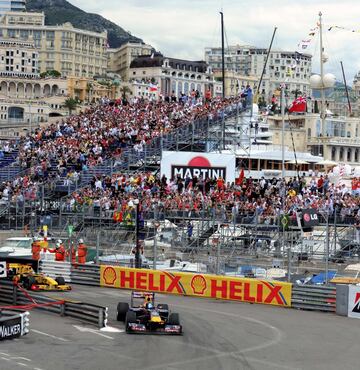 En Mónaco todo hacía prever un dominio incontestable de Fernando Alonso con el Ferrari. Lideró los libres pero un accidente en Massenet durante los terceros entrenamientos libres dejó al asturiano sin poder disputar la clasificación. Webber se llevó  la pole. Vettel partía tercero con el Renault de Kubica entre los dos Red Bull. En la carrera el australiano lideró de principio a fin y Vettel logró arrebatarle la segunda plaza al polaco en la salida y completó el doblete energético. Webber y Vettel pasaron a liderar el Mundial con 78 puntos, mientras que Alonso, sexto en meta tras una gran remontada desde el último lugar, era el tercero con 75 puntos. Button, líder hasta la cita del Principado, abandonó en la vuelta dos por problemas de sobrecalentamiento de su motor y bajaba hasta la cuarta posición de la general, con 70 puntos.