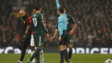 &Ccedil;akir ense&ntilde;a la roja a Nani en el partido entre el United y el Real Madrid. 