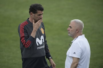 España entrena pensando en el partido contra Marruecos