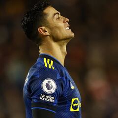 Cristiano Ronaldo salary cut if United miss Champions League