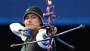 Mexico's Alejandra Valencia competes during the archery women's individual elimination round during the Paris 2024 Olympic Games at the Esplanade des Invalides in Paris on August 1, 2024. (Photo by Punit PARANJPE / AFP)