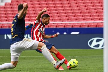 Renan Lodi marca el 1-1.