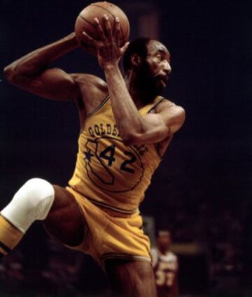 Nate Thurmond con la camiseta de 1971 a 1975.