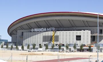 Colocación de las letras del Wanda Metropolitano.