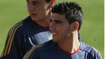 <b>VESTIRÁ DE BLANCO.</b> Reyes jugará la proxima temporada en el Real Madrid mientras que el brasileño Baptista lo hará en el Arsenal.