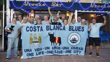 EN BENIJOFAR, ALICANTE . El club de ‘supporters’ del City se reúne habitualmente para ver los partidos del equipo ‘citizen’ en The Breeze Bar.