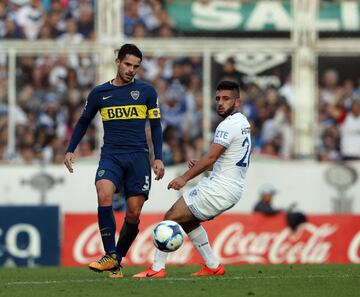 Buenos Aires, 23 Septiembre 2017
Super Liga 2017
VÃ©lez Sarfield vs Boca Juniors por la cuata fecha en el Estadio Amalfitani.
 Fernando Gago de Boca Juniors y Luis Amarilla de Velez Sarfield
Foto Ortiz Gustavo

