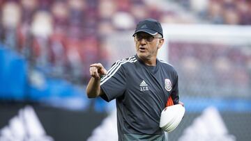 Juan Carlos Osorio durante un entrenamiento del Tri.
