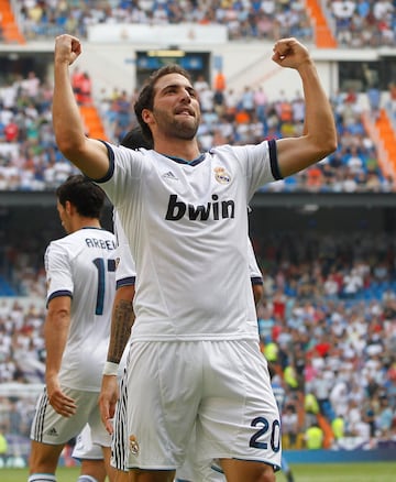 (Real Madrid 1 - Valencia 1) El argentino adelant al Madrid en el minuto 10, pero el Valencia acabara ara?ando un punto del Bernabu.