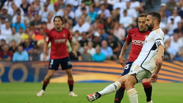 MADRID, 07/10/2023.- El defensa del Real Madrid Dani Carvajal durante el partido de Liga EA Sports que el Real Madrid y el Osasuna disputan este sábado en el estadio Santiago Bernabéu de Madrid. EFE/ZIPI