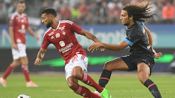 Brest's Algerian midfielder Haris Belkebla (L) fights for the ball with Marseille's French midfielder Matteo Guendouzi during the French L1 football match between Stade Brestois 29 (Brest) and Olympique de Marseille (OM) at Stade Francis-Le Ble in Brest, western France on August 14, 2022. (Photo by FRED TANNEAU / AFP)