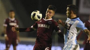 Atl&eacute;tico Rafaela, de la Primera B Nacional -segunda categor&iacute;a del f&uacute;tbol argentino-, sorprendi&oacute; hoy a un primera, Lan&uacute;s, y accedi&oacute; a los octavos de final de la Copa.