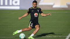 Casemiro y Firmino, titulares con Brasil ante Uruguay