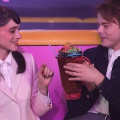 Actores de ‘Stranger Things’ disfrutan de una licuachela durante su visita a México