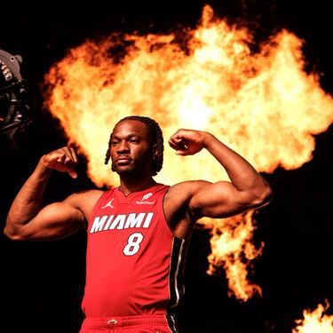 El uniforme Classic Edition rojo de los Heat revive el diseño usado en los 2000, con letras blancas y ribetes negros que evocan la era de Dwyane Wade. Es un guiño directo al campeonato de 2006 y al estilo intenso que definió a Miami en esa década.