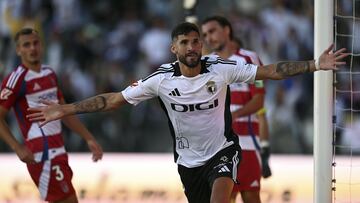 Lisandro López celebra el gol del Burgos al Granada.