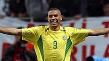 <b>LA ESTRELLA.</b> Si alguien va a destacar en este partido será Ronaldo que, junto con Roberto Carlos, jugará una parte con cada equipo.