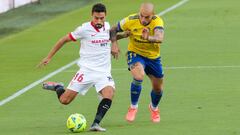 Pombo pugna con Navas, durante el C&aacute;diz-Sevilla.