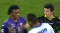 Cuadrado, Guarín y su roce en un partido Fiorentina-Inter