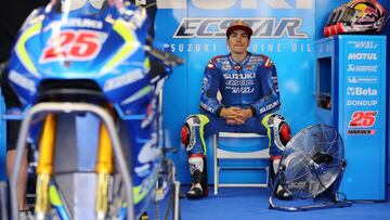 Maverick Vinales en el box de Suzuki durante el GP Alemania.