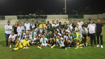 El Antequera festeja su éxito.