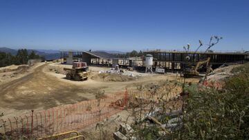 Un cami&oacute;n circula por los terrenos donde el Celta est&aacute; construyendo su Ciudad Deportivo.