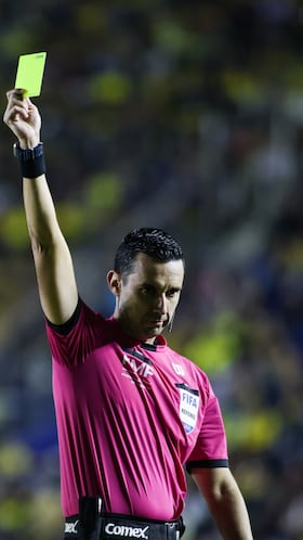 Referee Cesar Arturo Ramos shows yellow card to Israel Reyes of America during the quarter-final second match between America and Monterrey as part of the Liga BBVA MX, Torneo Apertura 2025 at Ciudad de los Deportes Stadium, on November 29, 2025 in Mexico City, Mexico.