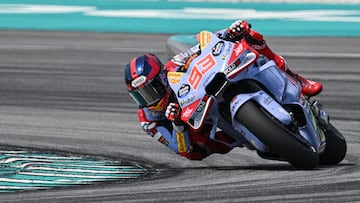 Marc Márquez con su Ducati en Sepang.