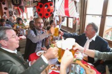 Josep Guardiola, Cristina Serra, Karl Hopfner y Karl-Heinz Rummeingge.