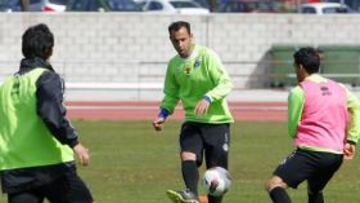 <b>EN FORMA. </b>Ángel, titular indiscutible en el lateral izquierdo, durante un entrenamiento con el equipo.