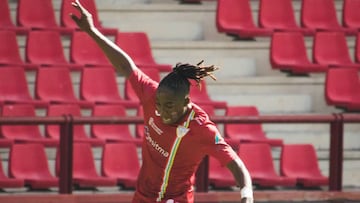 Barbra Banda durante un partido con el Logroño.