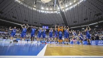 Los jugadores del Silbö San Pablo Burgos celebran la victoria ante el Zamora.